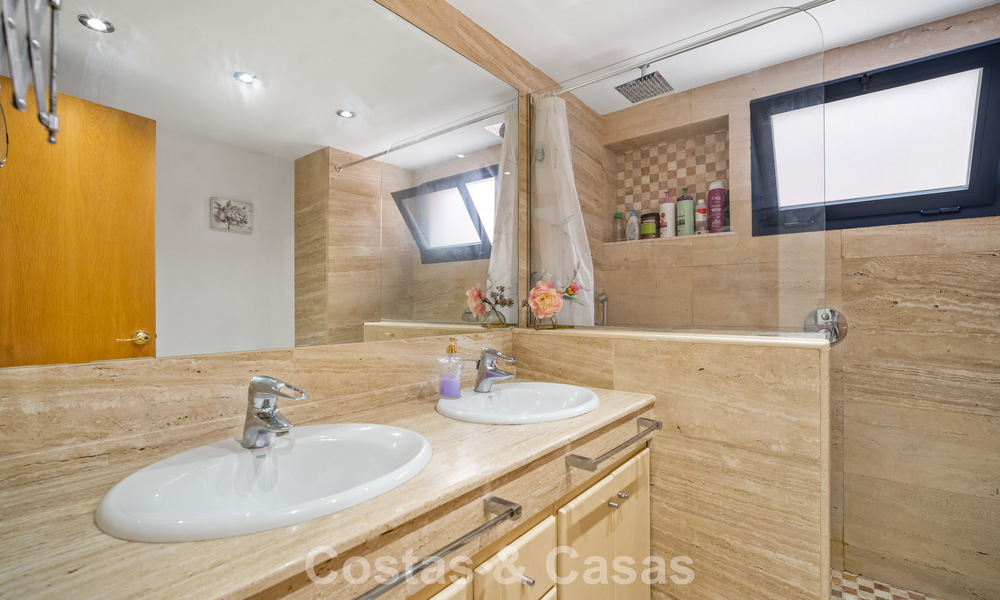Spacious townhouse with private garden for sale, surrounded by golf courses in Nueva Andalucia, Marbella 775074