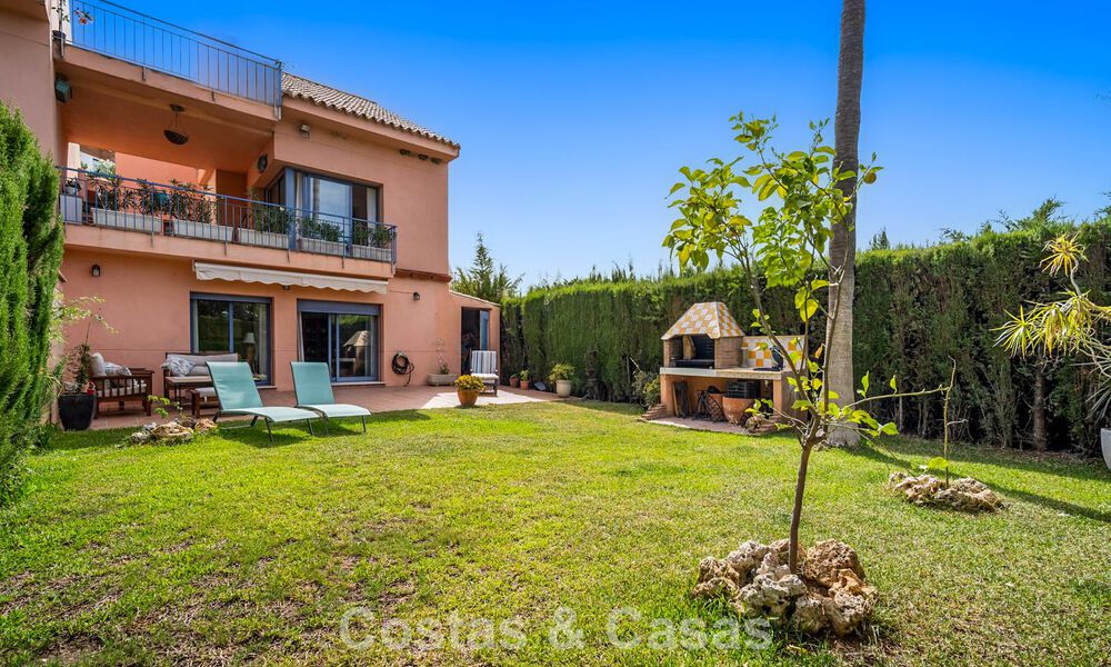 Spacious townhouse with private garden for sale, surrounded by golf courses in Nueva Andalucia, Marbella 775088