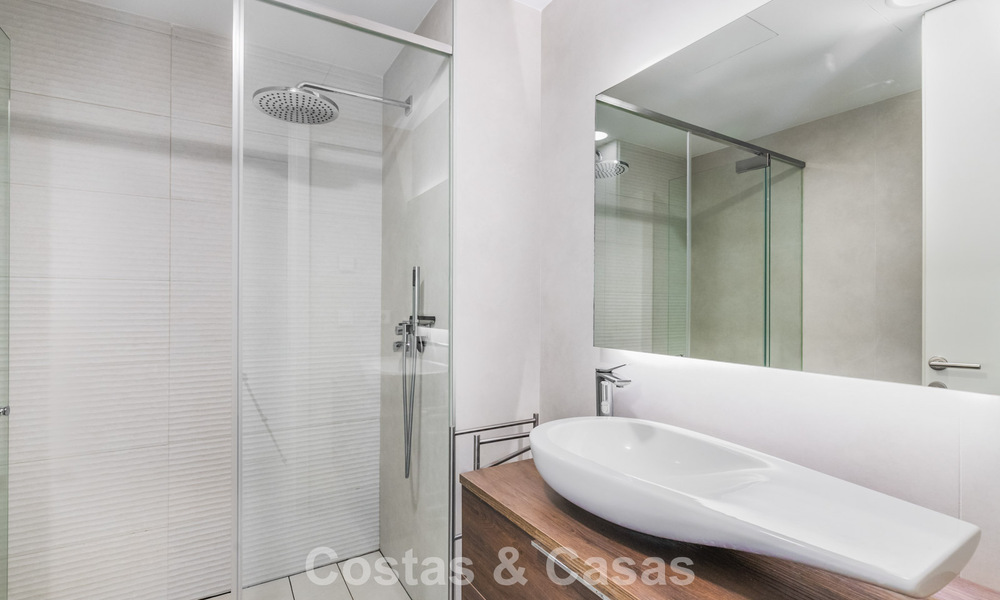 Move-in ready, modern, frontline beach apartment for sale in Estepona, Costa del Sol 775094