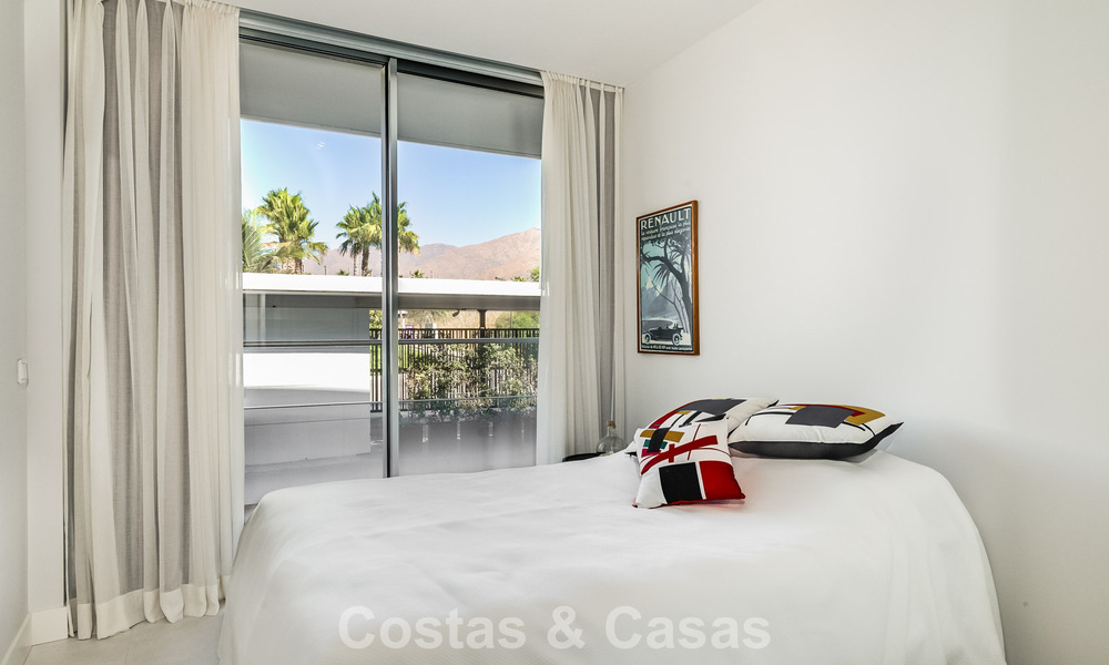 Move-in ready, modern, frontline beach apartment for sale in Estepona, Costa del Sol 775096