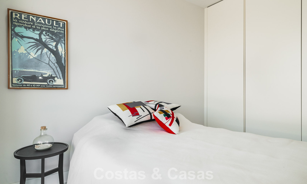 Move-in ready, modern, frontline beach apartment for sale in Estepona, Costa del Sol 775097