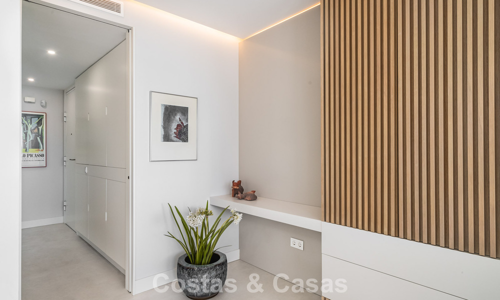 Move-in ready, modern, frontline beach apartment for sale in Estepona, Costa del Sol 775099