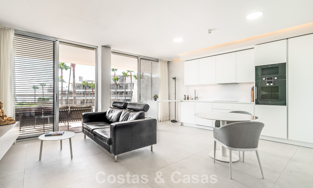 Move-in ready, modern, frontline beach apartment for sale in Estepona, Costa del Sol 775102