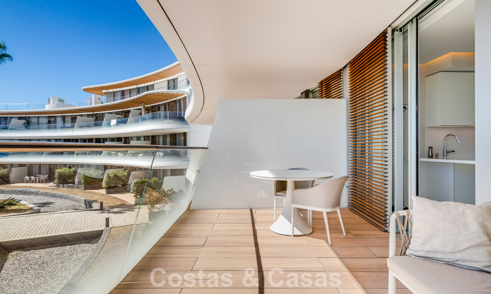 Move-in ready, modern, frontline beach apartment for sale in Estepona, Costa del Sol 775104
