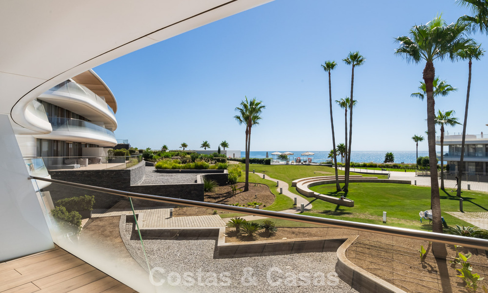 Move-in ready, modern, frontline beach apartment for sale in Estepona, Costa del Sol 775105