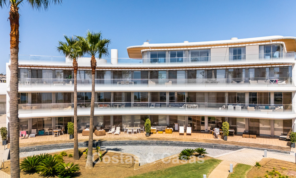 Move-in ready, modern, frontline beach apartment for sale in Estepona, Costa del Sol 775110