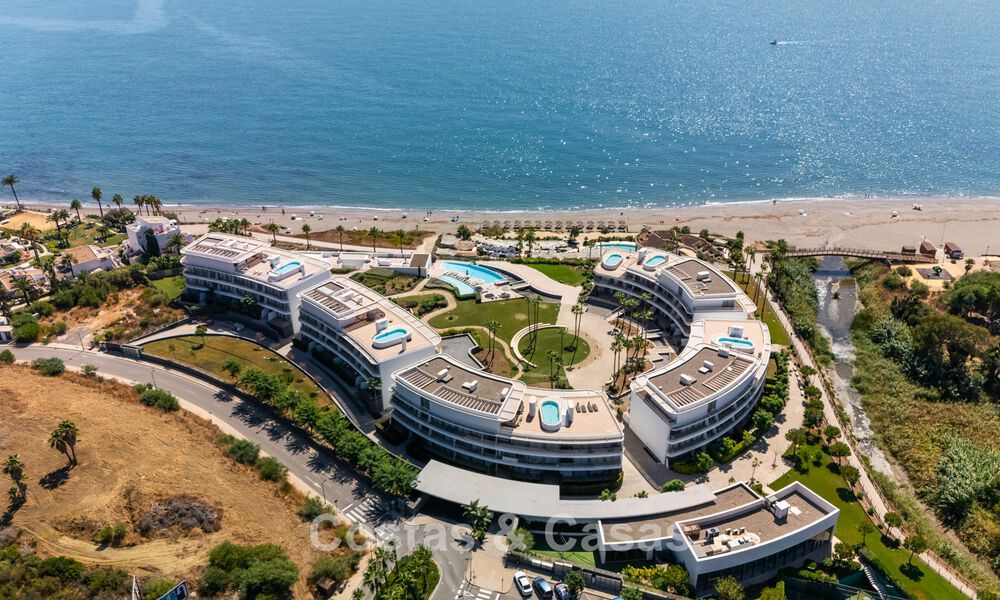 Move-in ready, modern, frontline beach apartment for sale in Estepona, Costa del Sol 775111