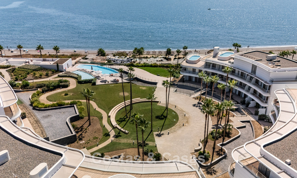 Move-in ready, modern, frontline beach apartment for sale in Estepona, Costa del Sol 775113