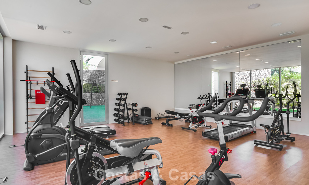 Move-in ready, modern, frontline beach apartment for sale in Estepona, Costa del Sol 775115
