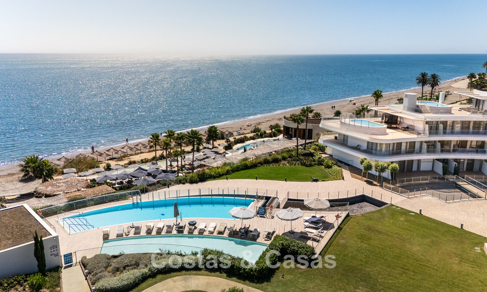 Move-in ready, modern, frontline beach apartment for sale in Estepona, Costa del Sol 775119