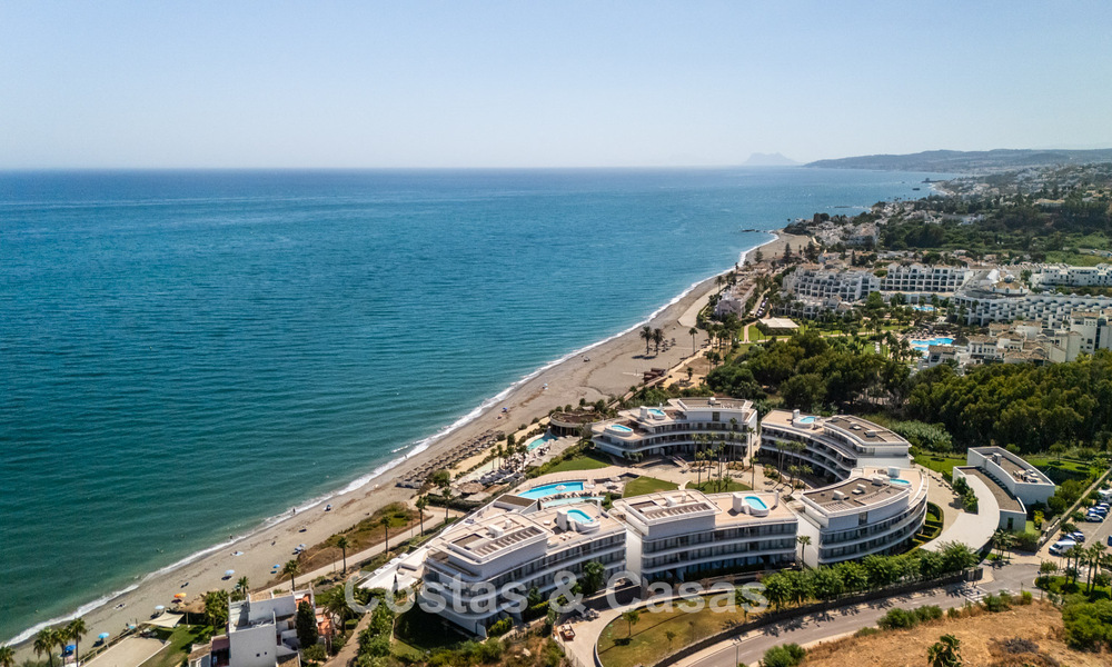 Move-in ready, modern, frontline beach apartment for sale in Estepona, Costa del Sol 775122