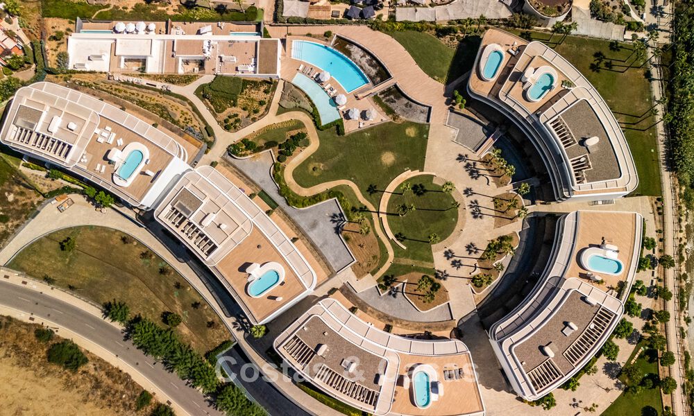 Move-in ready, modern, frontline beach apartment for sale in Estepona, Costa del Sol 775123