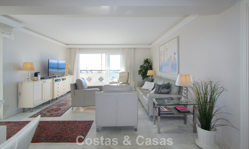 Frontline beach apartment with phenomenal views for sale in Marbella centre 775035