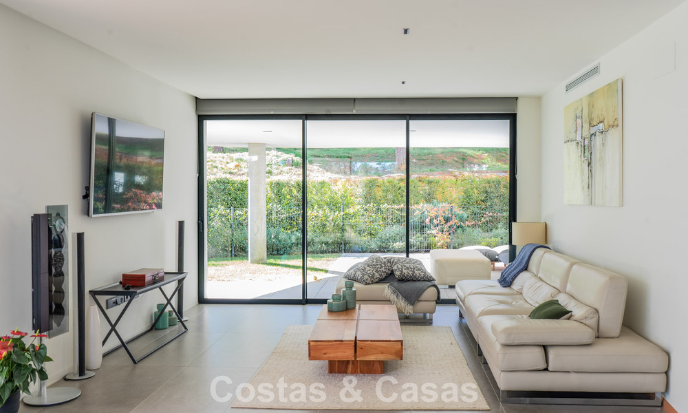 Modernist ground floor apartment in a gated community of Sotogrande, Costa del Sol 775336