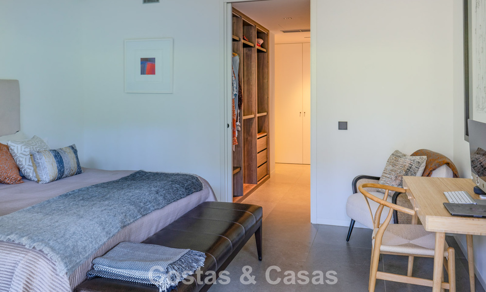 Modernist ground floor apartment in a gated community of Sotogrande, Costa del Sol 775358