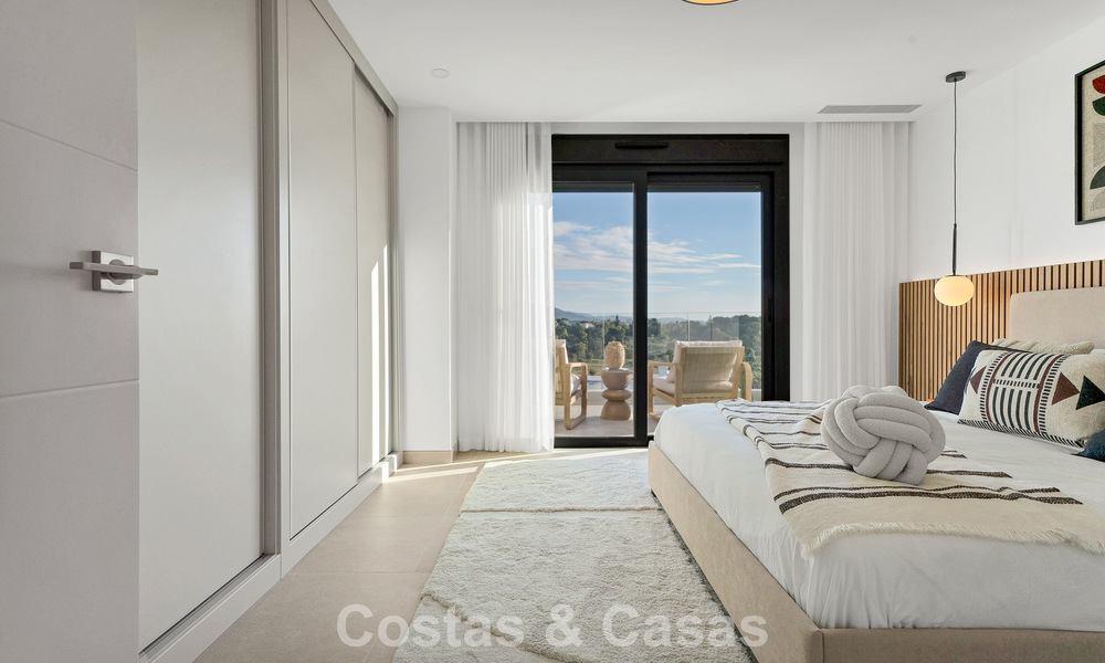 Recently built penthouse with spacious solarium for sale in gated complex in Benahavis - Marbella 775442