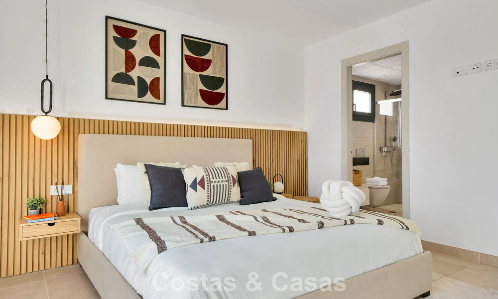 Recently built penthouse with spacious solarium for sale in gated complex in Benahavis - Marbella 775443