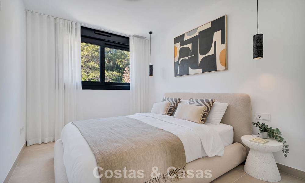 Recently built penthouse with spacious solarium for sale in gated complex in Benahavis - Marbella 775446