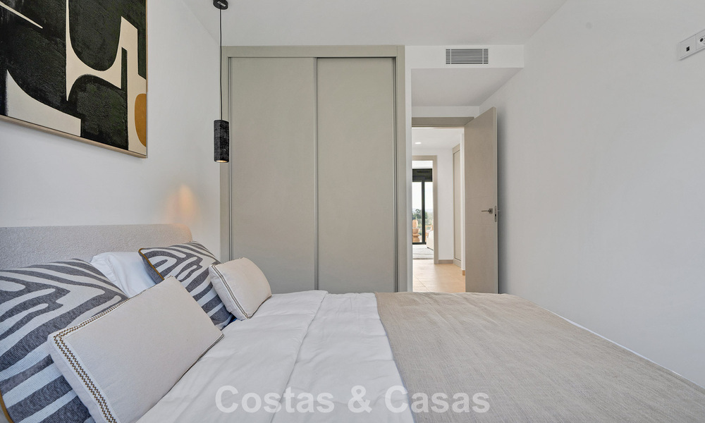 Recently built penthouse with spacious solarium for sale in gated complex in Benahavis - Marbella 775447