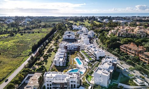 Recently built penthouse with spacious solarium for sale in gated complex in Benahavis - Marbella 775449