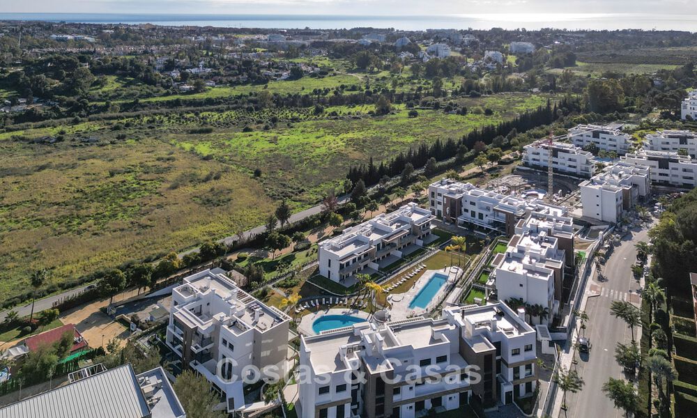 Recently built penthouse with spacious solarium for sale in gated complex in Benahavis - Marbella 775450