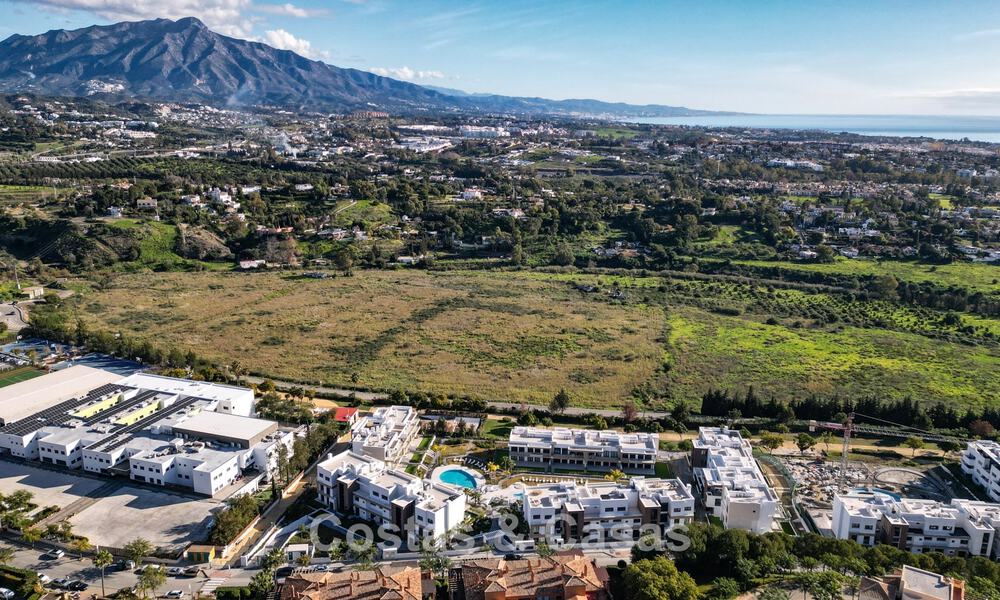 Recently built penthouse with spacious solarium for sale in gated complex in Benahavis - Marbella 775451