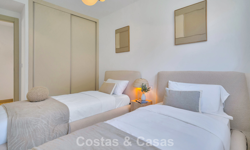 Recently built penthouse with spacious solarium for sale in gated complex in Benahavis - Marbella 775455