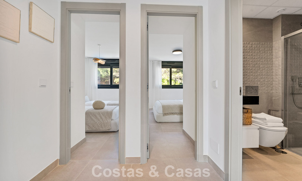 Recently built penthouse with spacious solarium for sale in gated complex in Benahavis - Marbella 775456