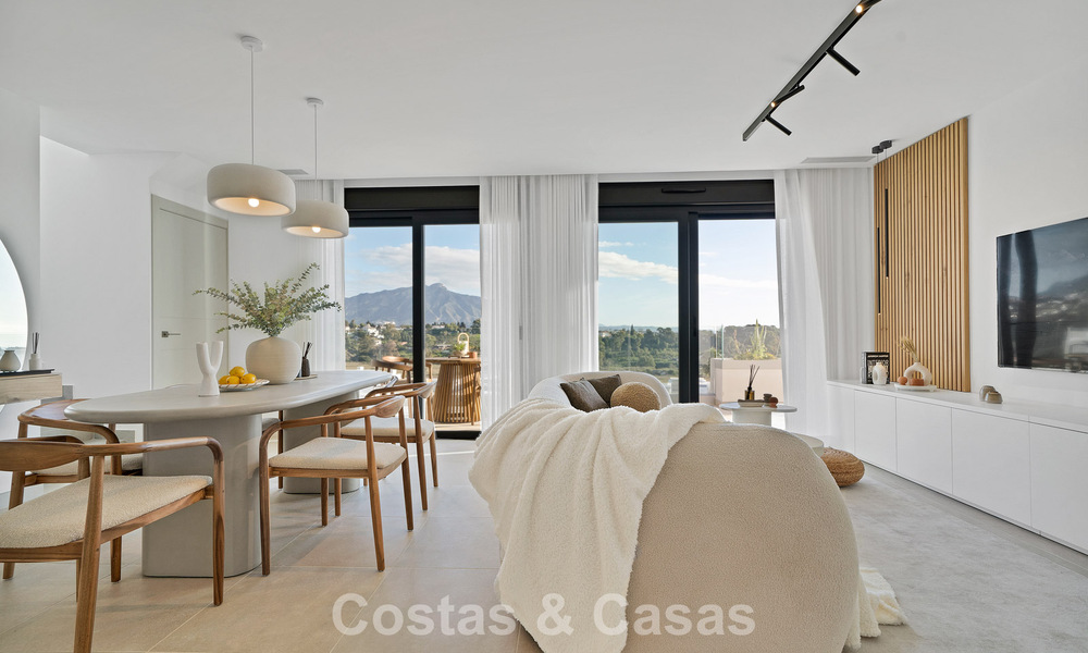 Recently built penthouse with spacious solarium for sale in gated complex in Benahavis - Marbella 775457