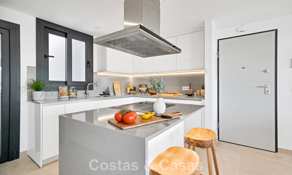 Recently built penthouse with spacious solarium for sale in gated complex in Benahavis - Marbella 775458