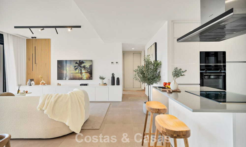 Recently built penthouse with spacious solarium for sale in gated complex in Benahavis - Marbella 775463