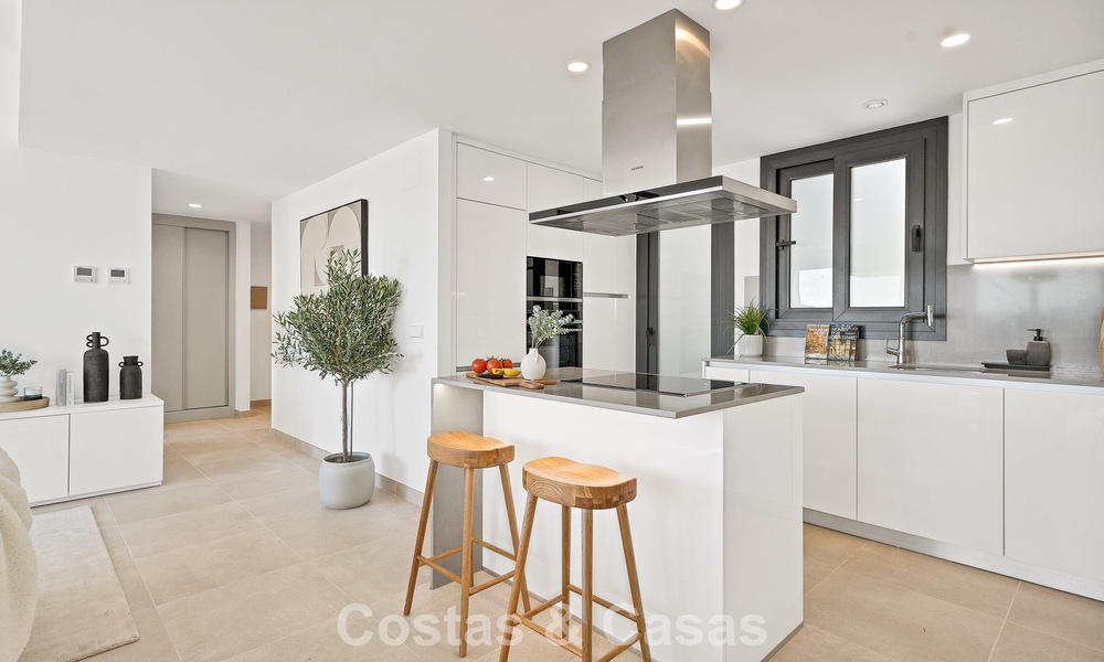 Recently built penthouse with spacious solarium for sale in gated complex in Benahavis - Marbella 775464
