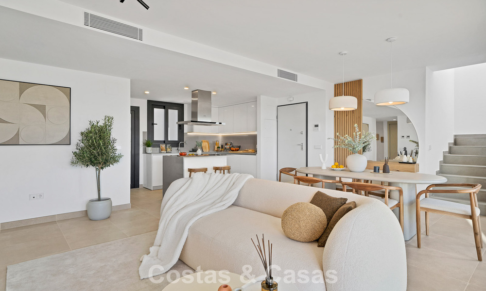 Recently built penthouse with spacious solarium for sale in gated complex in Benahavis - Marbella 775466