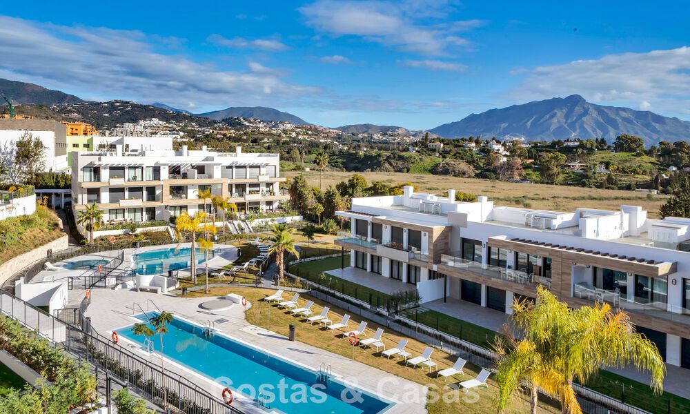 Recently built penthouse with spacious solarium for sale in gated complex in Benahavis - Marbella 775468