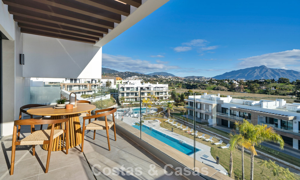 Recently built penthouse with spacious solarium for sale in gated complex in Benahavis - Marbella 775474
