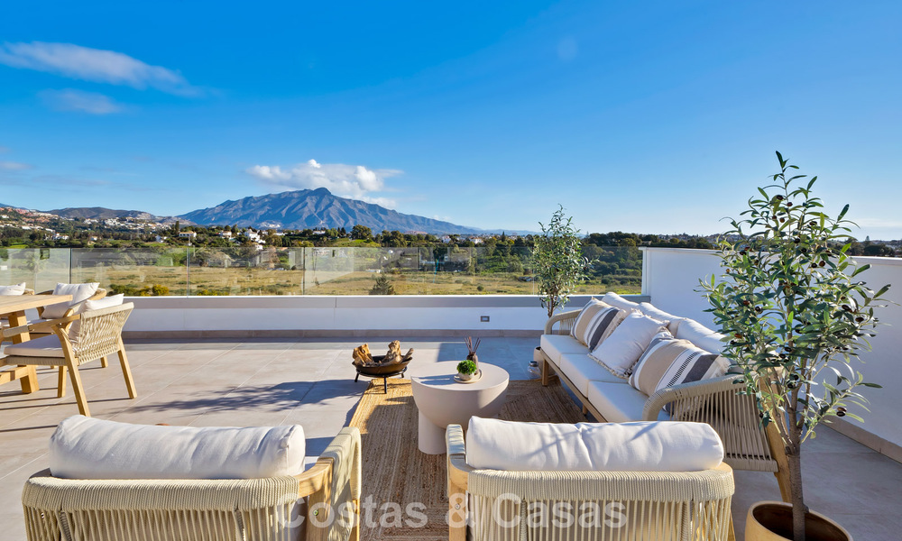 Recently built penthouse with spacious solarium for sale in gated complex in Benahavis - Marbella 775478