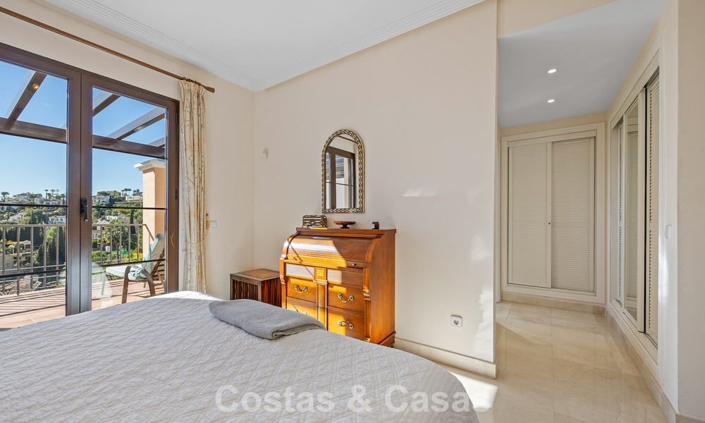 Spacious townhouse with beautiful golf and sea views for sale, in an exclusive golf urbanization in Benahavis - Marbella 775196