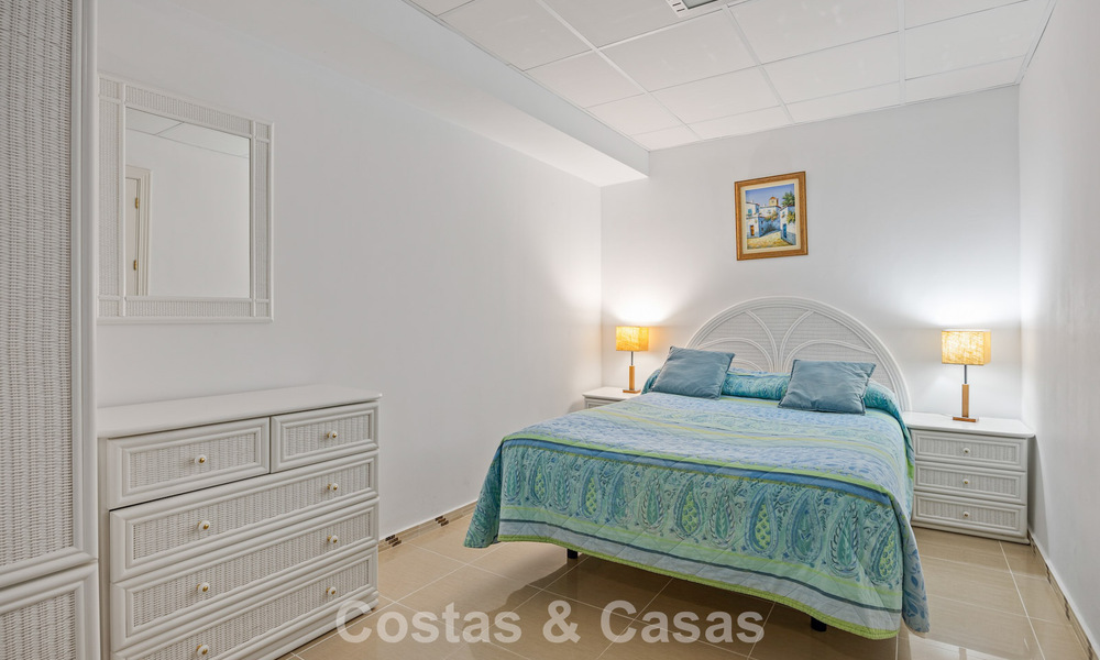 Spacious townhouse with beautiful golf and sea views for sale, in an exclusive golf urbanization in Benahavis - Marbella 775197