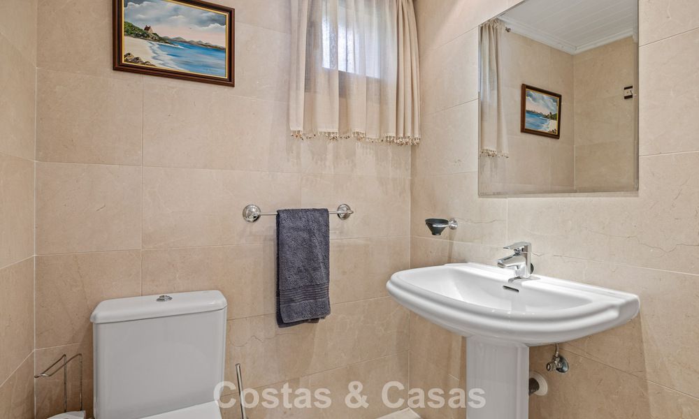 Spacious townhouse with beautiful golf and sea views for sale, in an exclusive golf urbanization in Benahavis - Marbella 775203