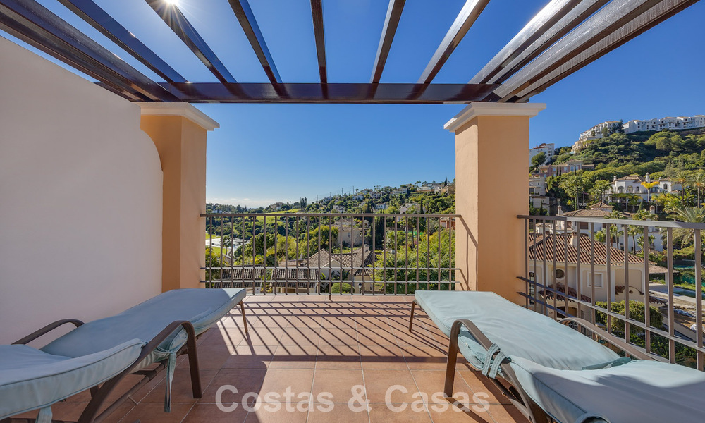 Spacious townhouse with beautiful golf and sea views for sale, in an exclusive golf urbanization in Benahavis - Marbella 775206