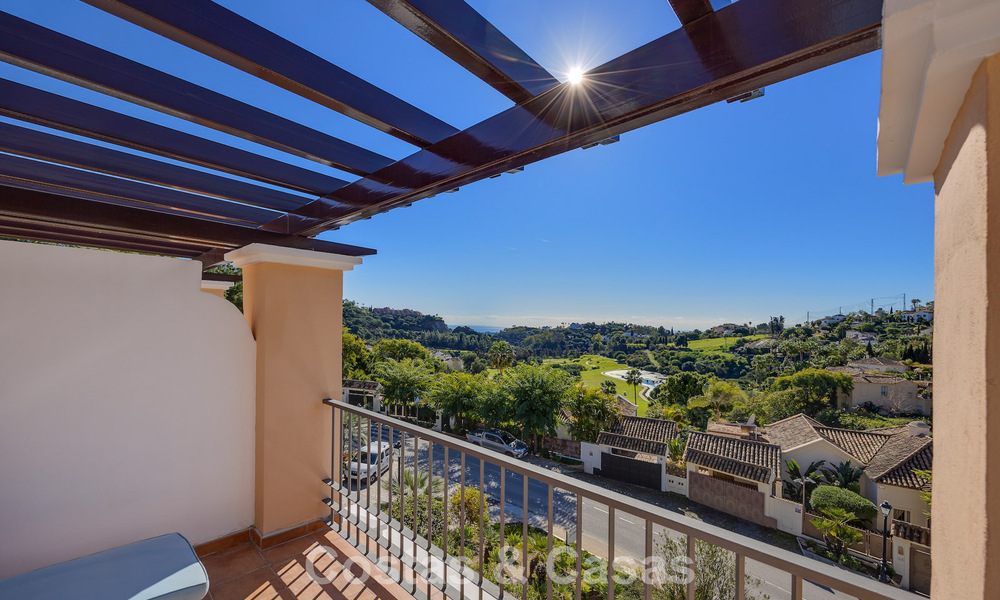 Spacious townhouse with beautiful golf and sea views for sale, in an exclusive golf urbanization in Benahavis - Marbella 775207