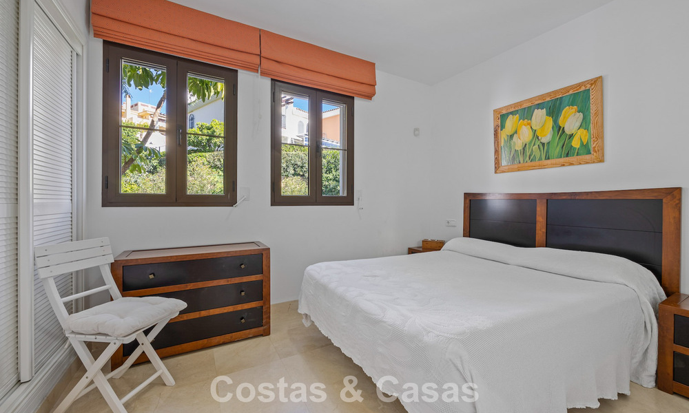 Spacious townhouse with beautiful golf and sea views for sale, in an exclusive golf urbanization in Benahavis - Marbella 775210