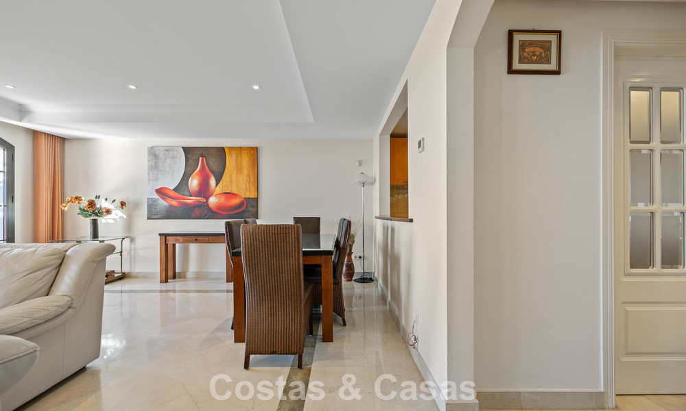Spacious townhouse with beautiful golf and sea views for sale, in an exclusive golf urbanization in Benahavis - Marbella 775221