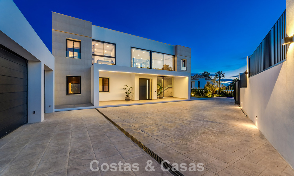 Sophisticated designer villa with stunning sea views for sale in El Madroñal, Benahavis - Marbella 796843