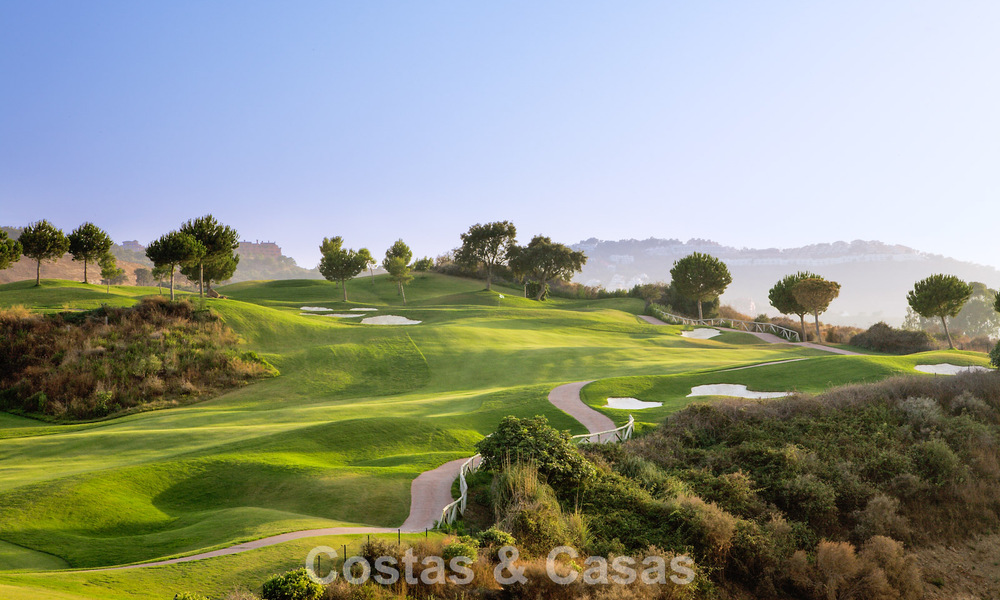 New 3 bedroom townhouses for sale in a prestigious golf resort in Mijas, Costa del Sol 775400