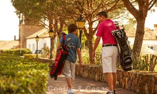New 3 bedroom townhouses for sale in a prestigious golf resort in Mijas, Costa del Sol 775401 