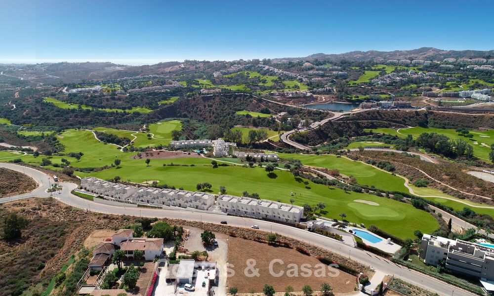 New 3 bedroom townhouses for sale in a prestigious golf resort in Mijas, Costa del Sol 775406
