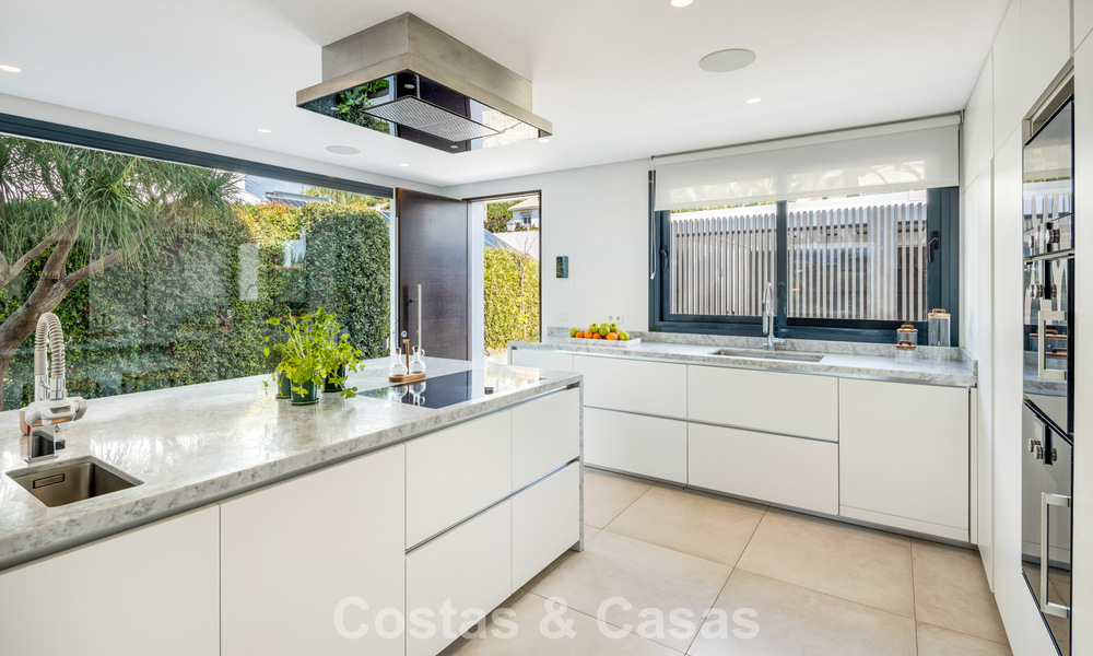 Luxury modern style villa for sale, bordering the golf course in Nueva Andalucia, Marbella 775541