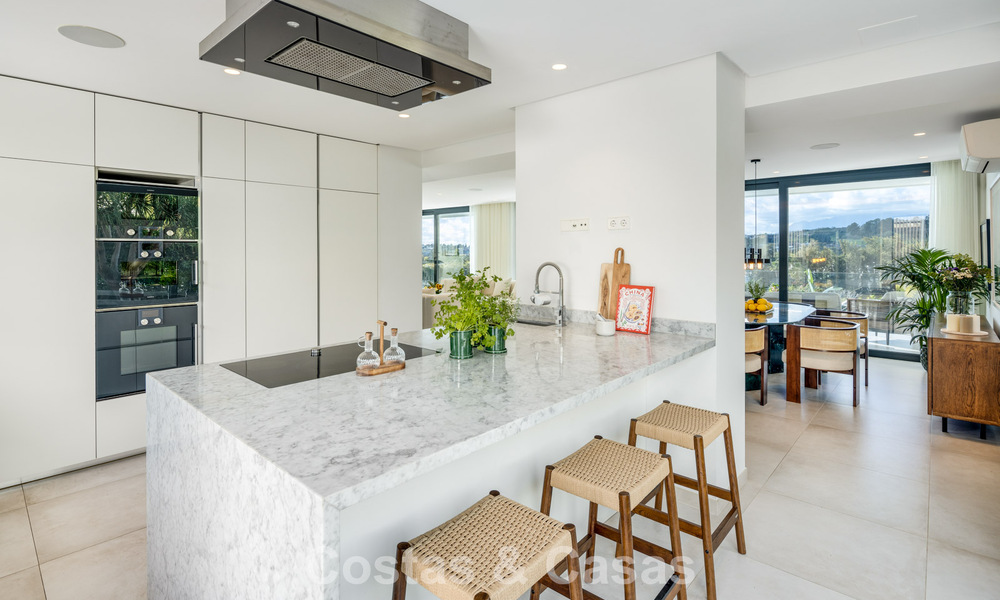 Luxury modern style villa for sale, bordering the golf course in Nueva Andalucia, Marbella 775542