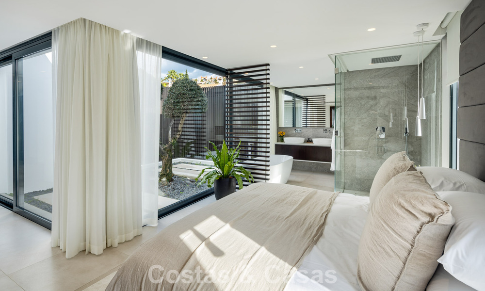 Luxury modern style villa for sale, bordering the golf course in Nueva Andalucia, Marbella 775544